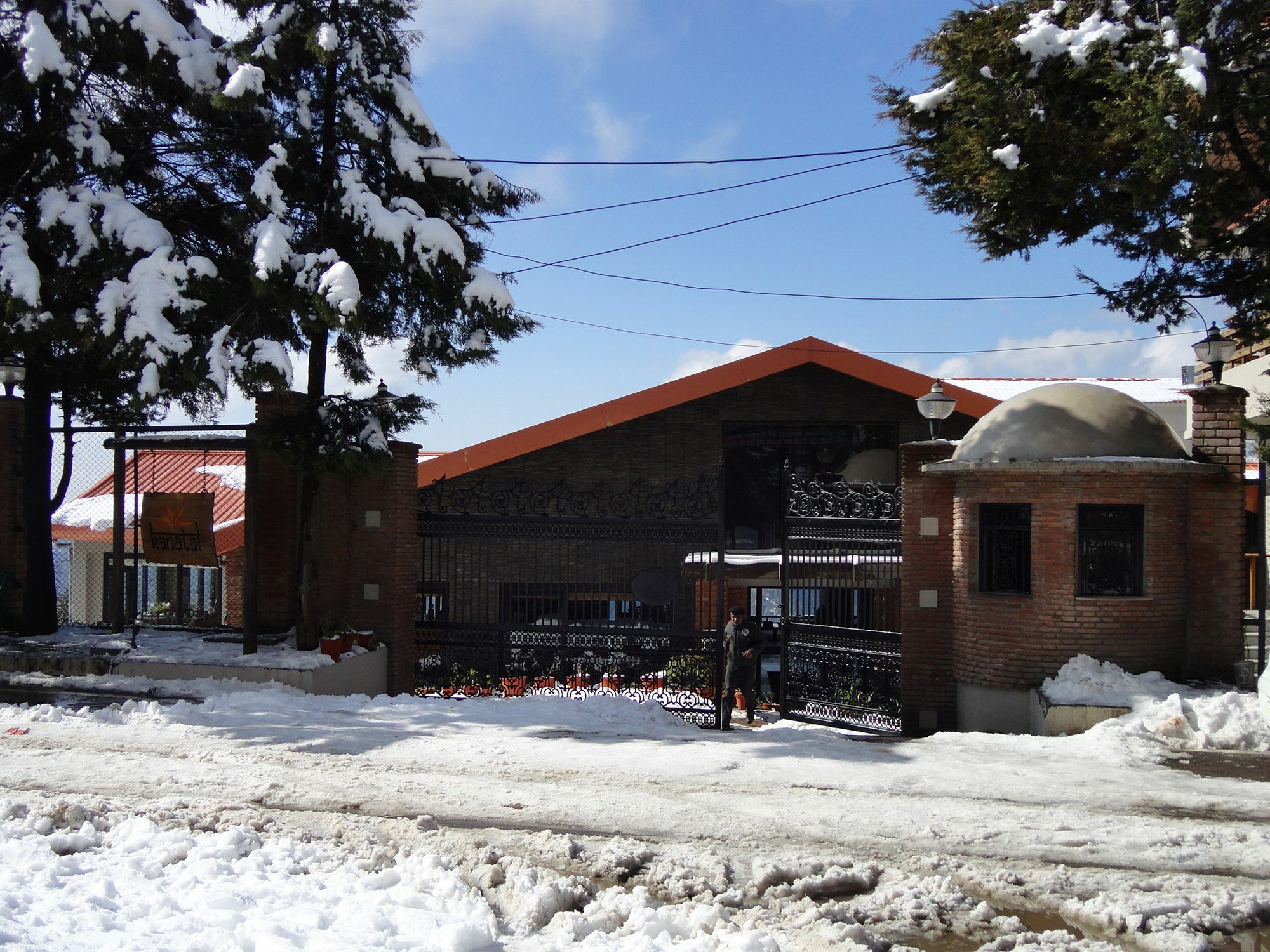 Club Mahindra Kanatal Exterior photo